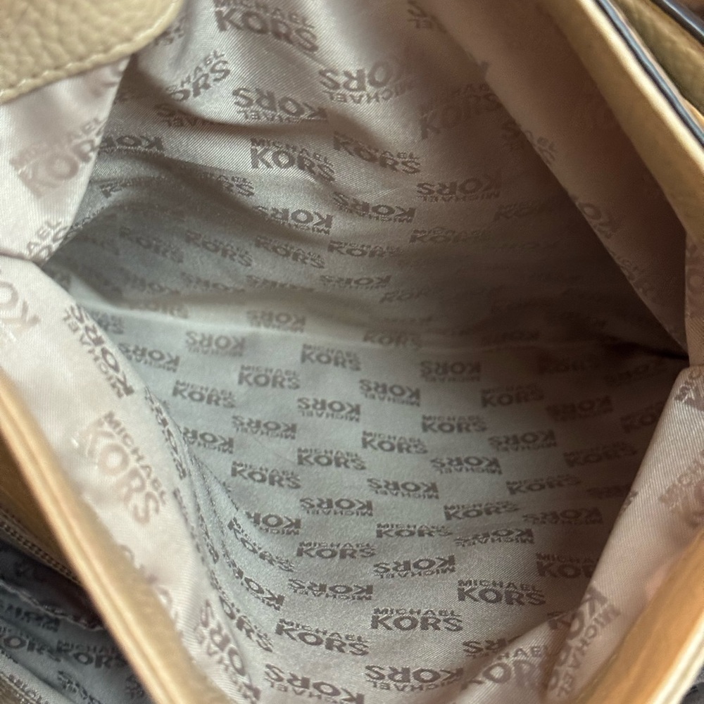 🤍🤎 MICHAEL KORS LIGHT TAN LEATHER WHIPPED CHELSEA BAG! - Picture 10 of 12
